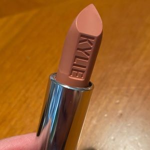 Kylie Jenner Lipstick August 👄